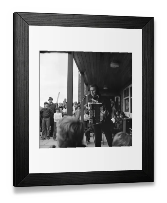 Framed Print : Accordionist JLP01_09_771211 Framed Print : Accordionist JLP01_09_771211