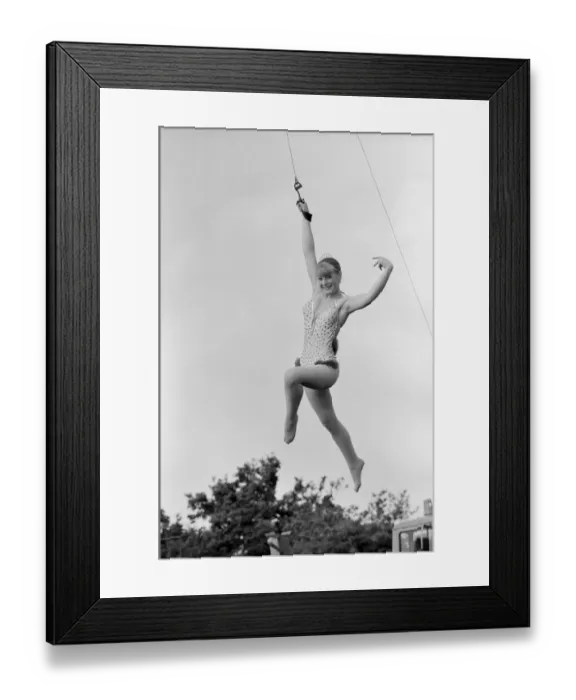 Framed Print : Acrobat JLP01_09_792078