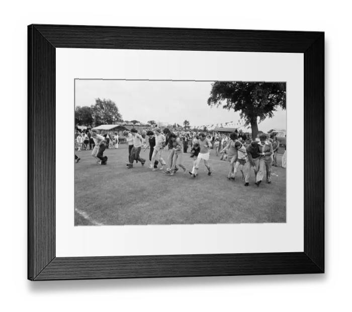 Framed Print : Three legged race JLP01_08_095436