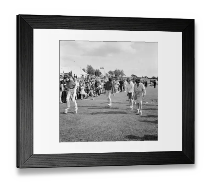 Framed Print : Flower pot race JLP01_08_071228