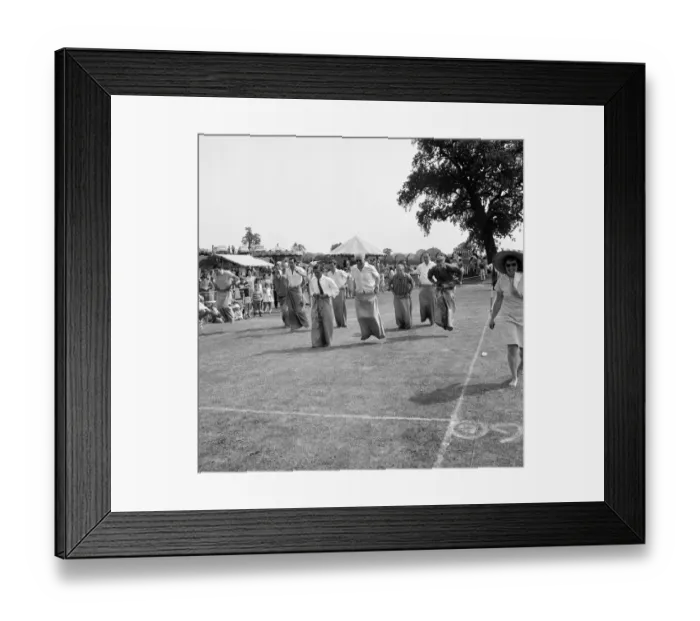 Framed Print : Sack race JLP01_08_081375