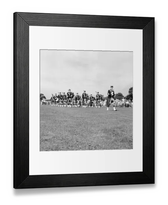Framed Print : Pipe band JLP01_08_057586