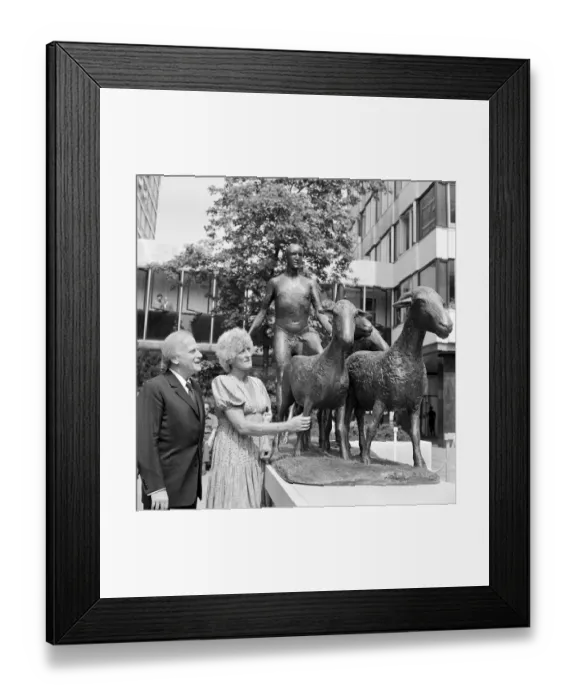 Framed Print : Yehudi Menuhin and Elisabeth Frink JLP01_09_752997