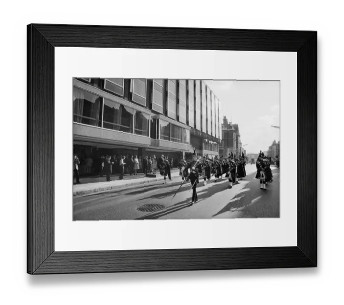 Framed Print : Pipe band JLP01_08_093260