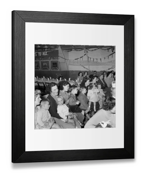 Framed Print : Mothers and toddlers JLP01_08_020204