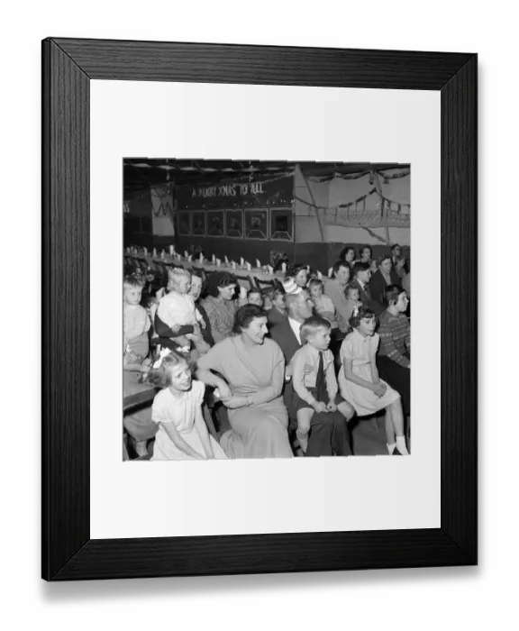 Framed Print : Audience JLP01_08_020205