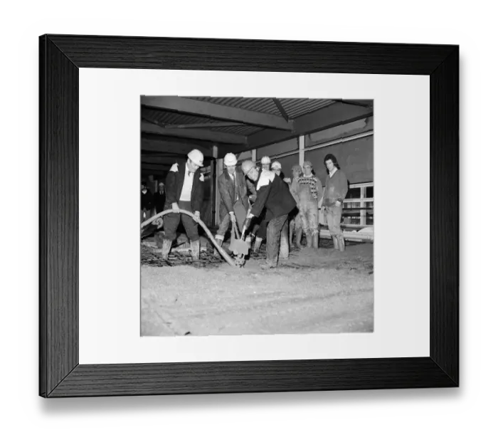 Framed Print : Topping out JLP01_09_781093 Framed Print : Topping out JLP01_09_781093