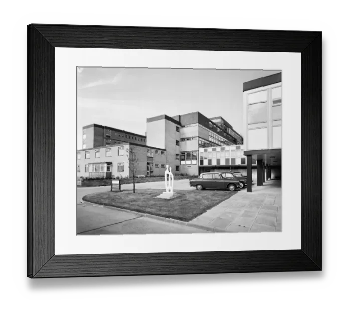 Framed Print : Maternity block JLP01_08_069254