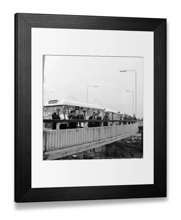 Framed Print : Journalists JLP01_08_085067d Framed Print : Journalists JLP01_08_085067d