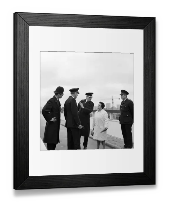 Framed Print : Negotiation JLP01_08_085067L