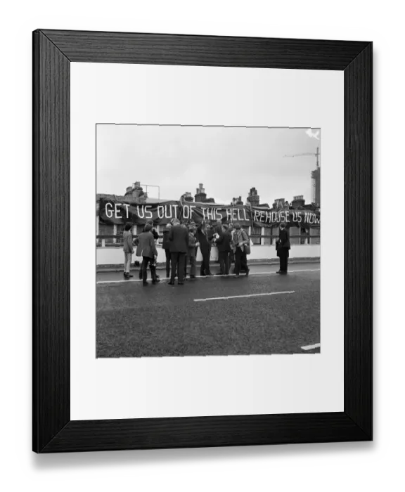 Framed Print : Protest, government and media JLP01_08_085067m Framed Print : Protest, government and media JLP01_08_085067m