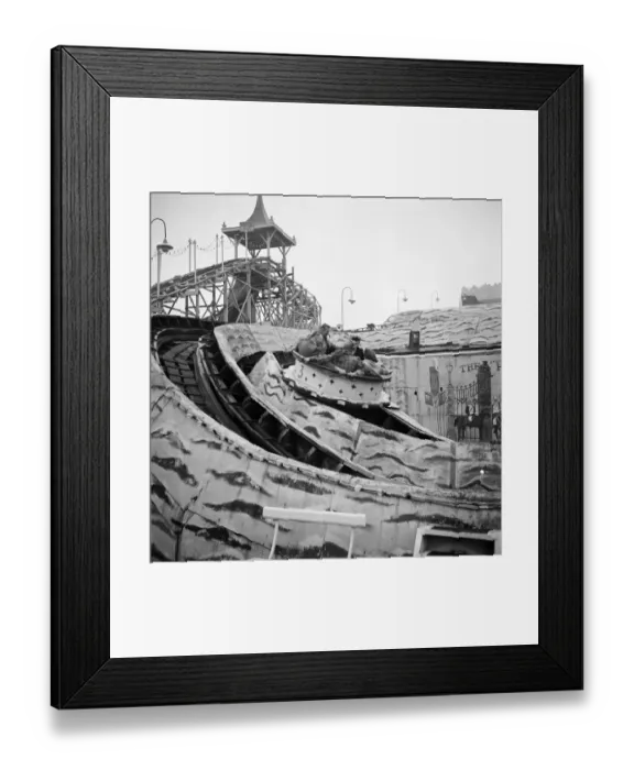 Framed Print : Fairground ride JLP01_08_009062 Framed Print : Fairground ride JLP01_08_009062