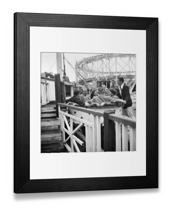 Framed Print : Fairground ride JLP01_08_009067 Framed Print : Fairground ride JLP01_08_009067