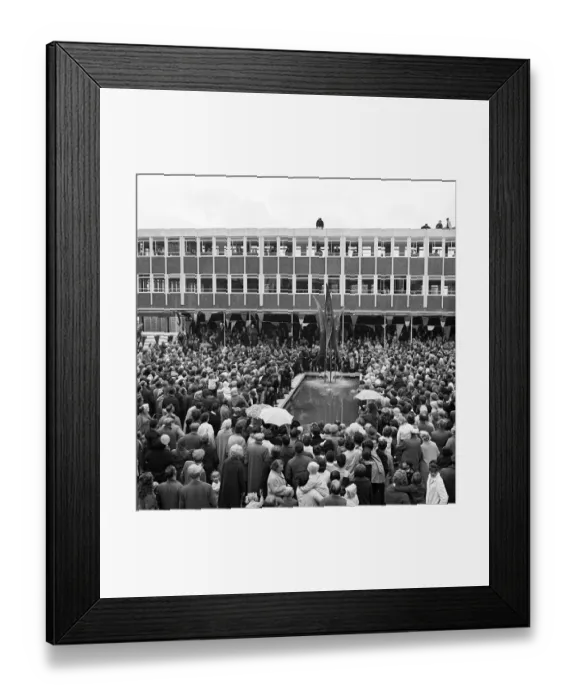 Framed Print : Opening Yate Shopping Centre JLP01_08_071866