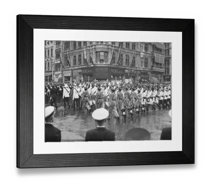 Framed Print : Commonwealth march past P_C00427_008