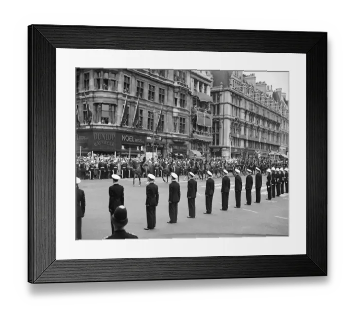 Framed Print : Lining the street P_C00427_011