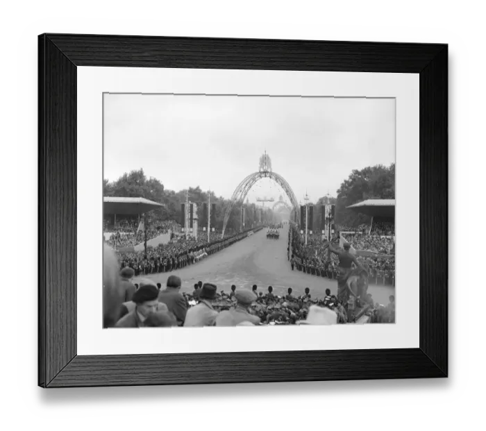 Framed Print : The Mall P_C00422_002