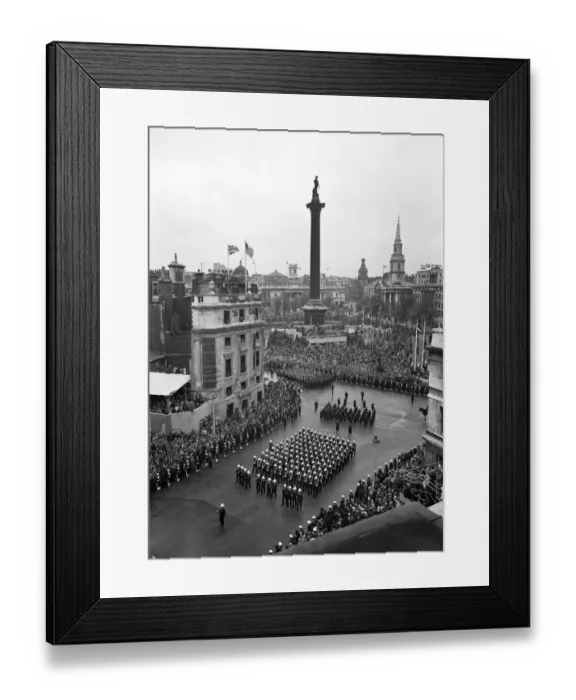 Framed Print : Trafalgar Square P_C00424_001 Framed Print : Trafalgar Square P_C00424_001