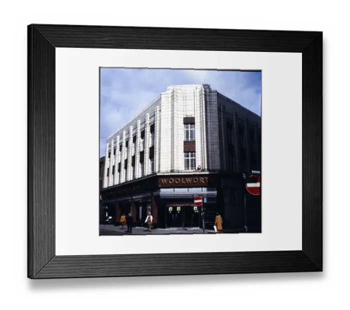 Framed Print : Woolworths in Hammersmith MBC01_01_010