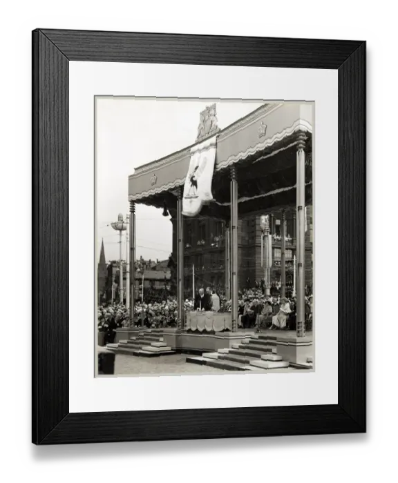 Framed Print : Royal opening MTA01_01_35 Framed Print : Royal opening MTA01_01_35