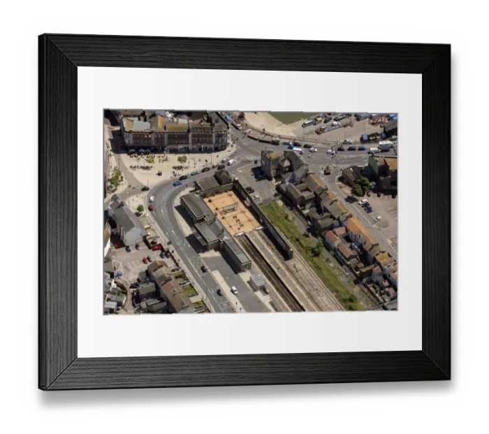 Framed Print : Lowestoft railway station 35090_035 Framed Print : Lowestoft railway station 35090_035