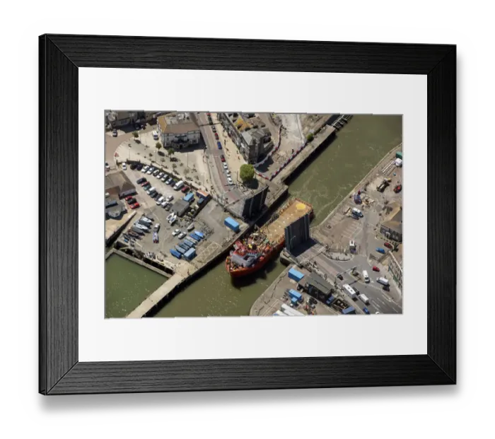 Framed Print : Lowestoft harbour 35091_014