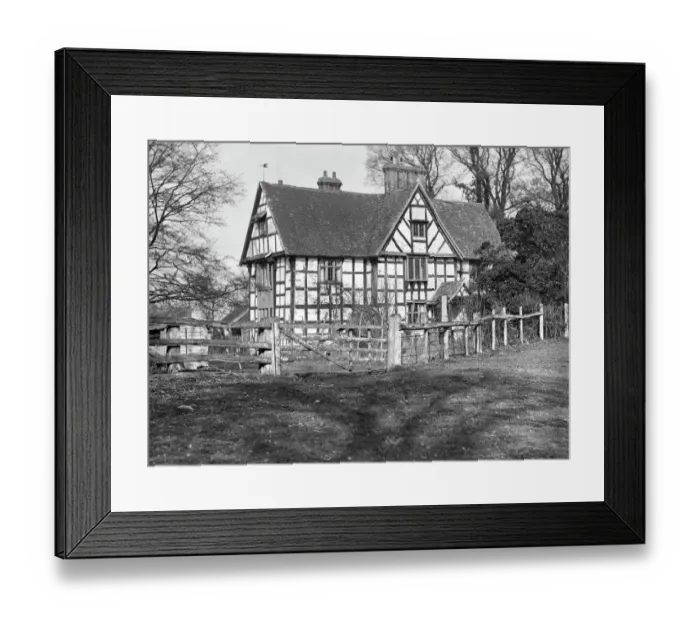 Framed Print : Timber framed house a62_02599 Framed Print : Timber framed house a62_02599