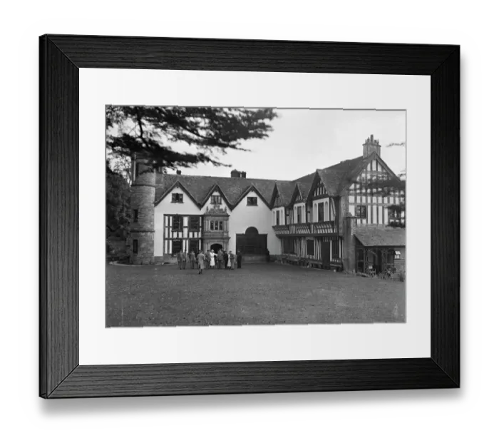 Framed Print : Chelsea pensioners at Rudhall a62_02773 Framed Print : Chelsea pensioners at Rudhall a62_02773