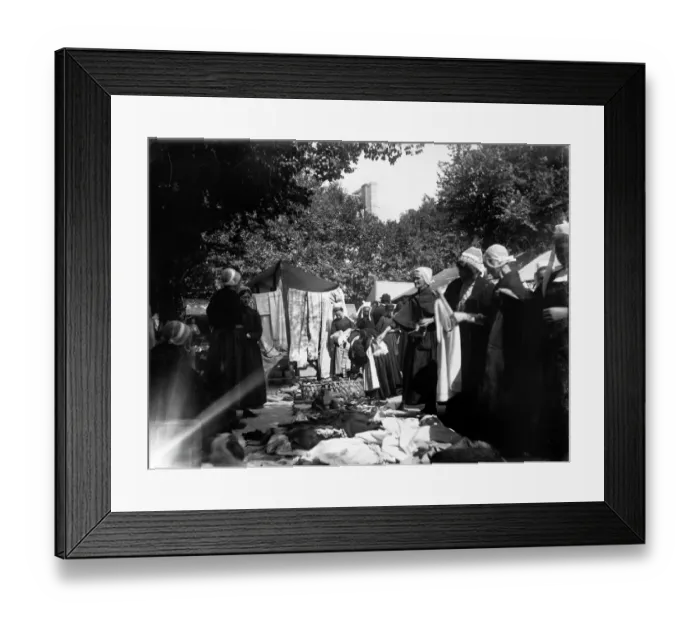 Framed Print : Concarneau market MCF01_02_0327