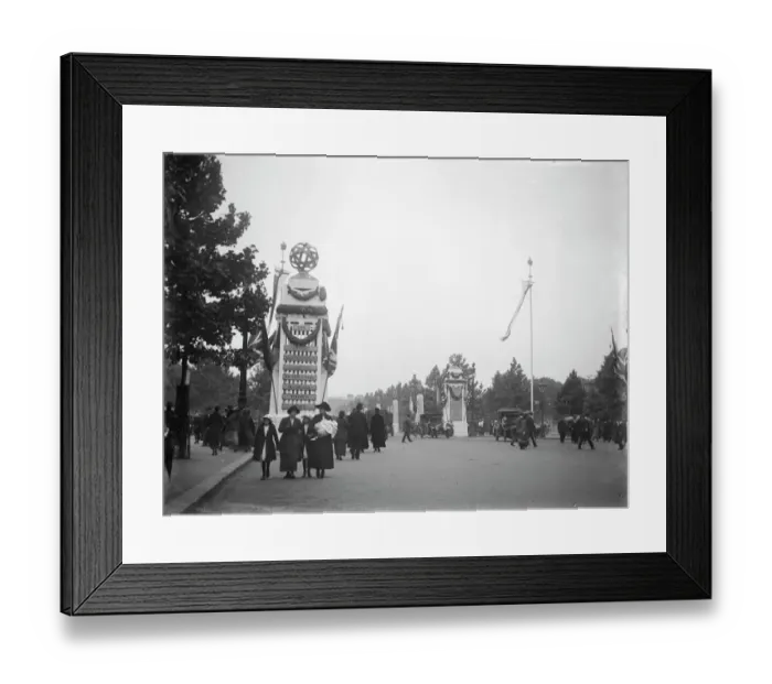 Framed Print : Celebrating the peace MCF01_02_0600