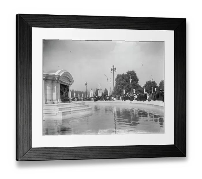 Framed Print : Queen Victoria Memorial MCF01_02_0605 Framed Print : Queen Victoria Memorial MCF01_02_0605