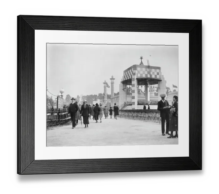 Framed Print : Bandstand MCF01_02_0809