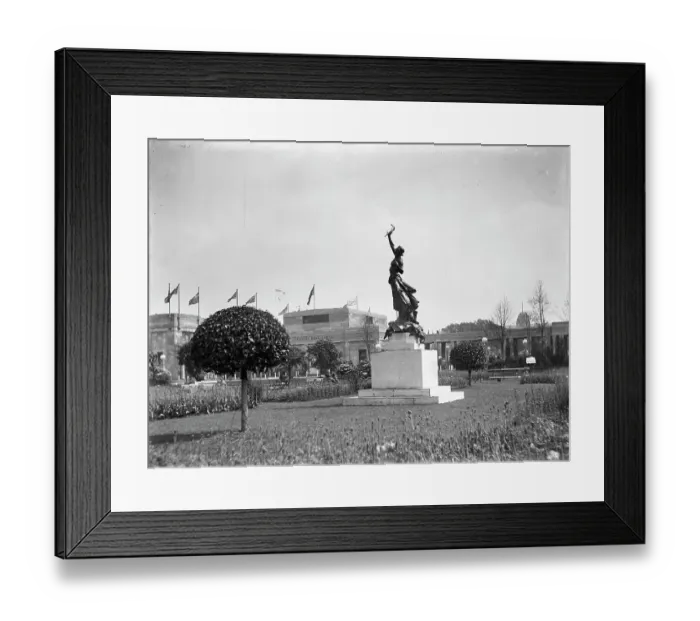 Framed Print : Victory MCF01_02_0798