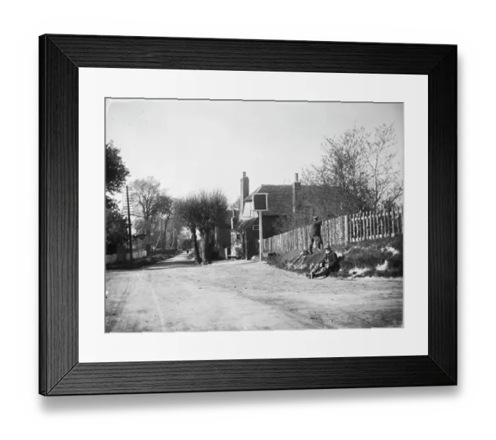 Framed Print : Russell Arms MCF01_02_1479 Framed Print : Russell Arms MCF01_02_1479