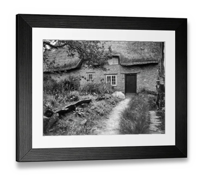 Framed Print : Thatched cottage MCF01_02_0990 Framed Print : Thatched cottage MCF01_02_0990