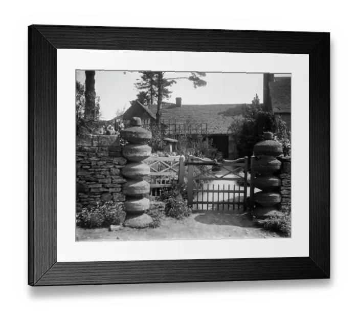 Framed Print : Gate piers MCF01_02_1030