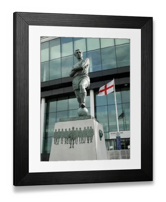 Framed Print : Bobby Moore statue PLA01_03_1183 Framed Print : Bobby Moore statue PLA01_03_1183