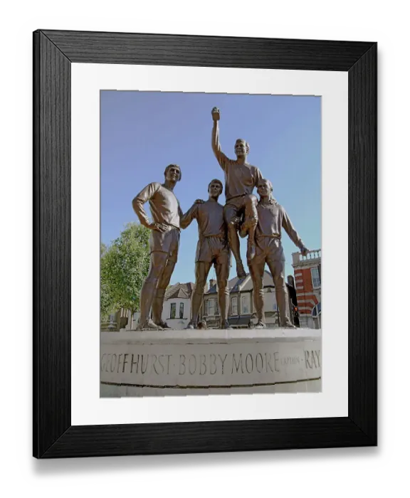 Framed Print : Champions Statue PLA01_03_1188