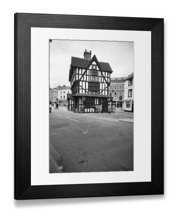 Framed Print : The Old House UXC01_01_01_0069_23