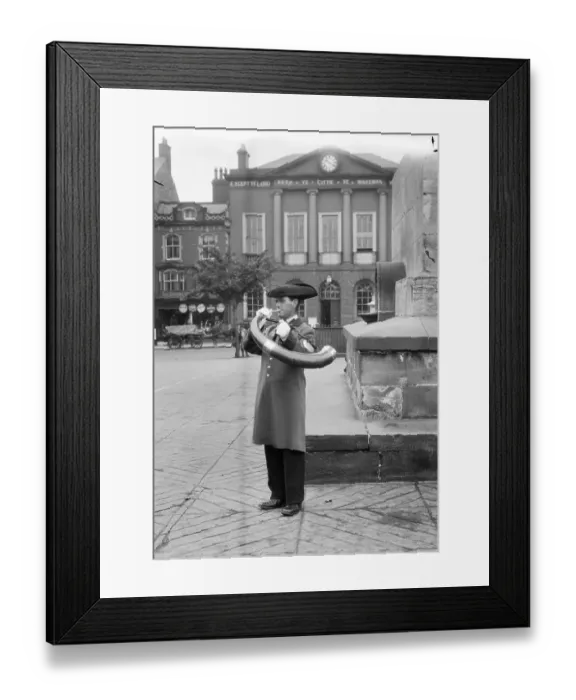 Framed Print : Horn player WSA01_01_E0160