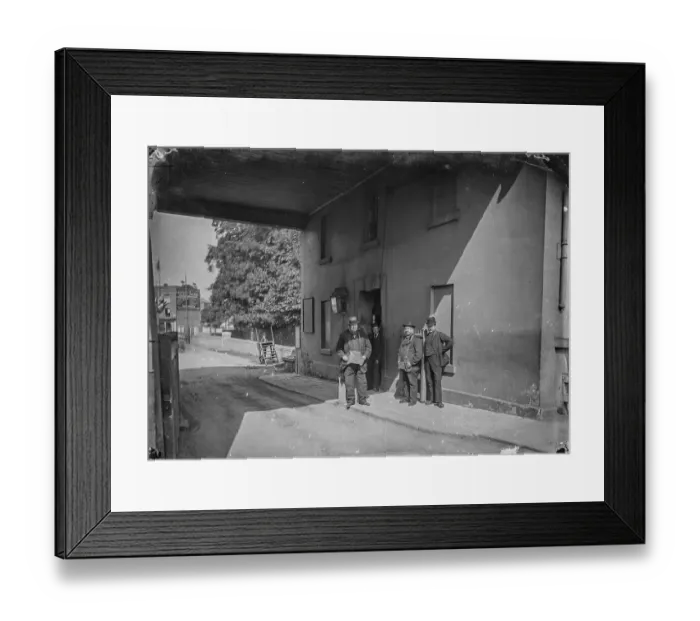 Framed Print : Fulham toll booth OFH01_01_01_f01_19 Framed Print : Fulham toll booth OFH01_01_01_f01_19