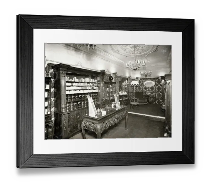 Framed Print : Tobacconists SHC01_01_038