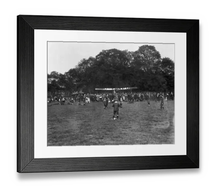 Framed Print : A safe landing EPW005069