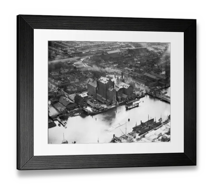 Framed Print : Grimsby Docks 1933 EPW042806