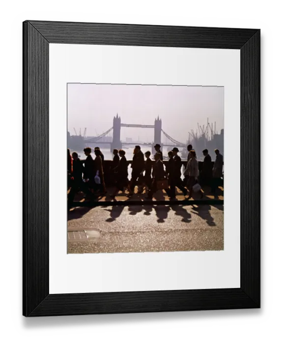 Framed Print : Pedestrians on London Bridge FF003475