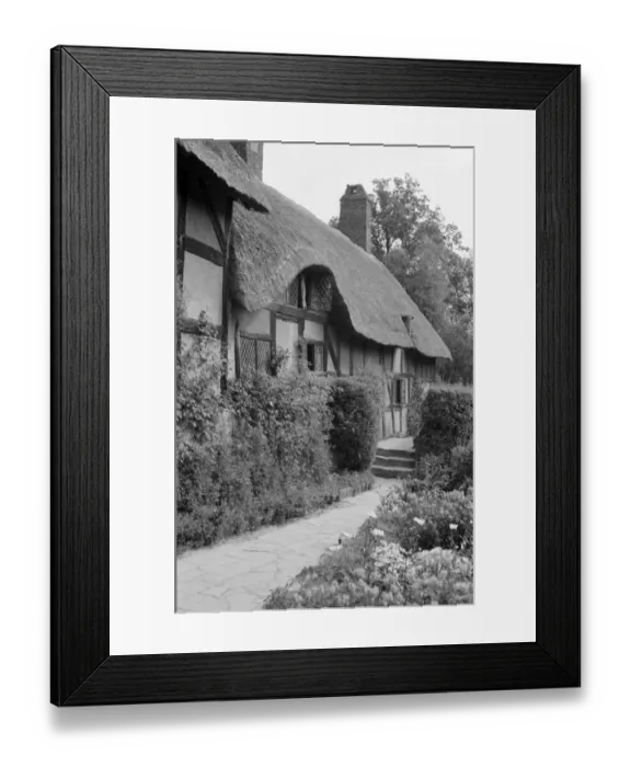Framed Print : Anne Hathaways Cottage a002209
