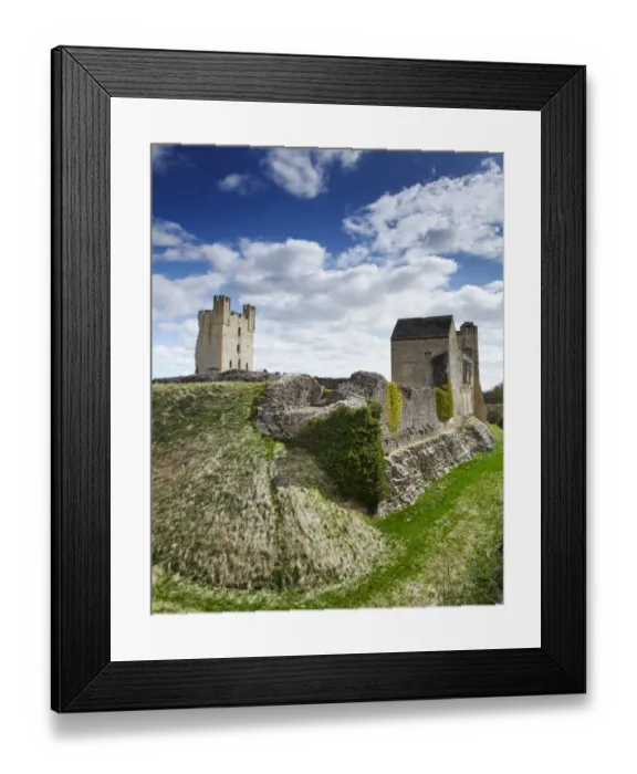 Framed Print : Helmsley Castle N100096