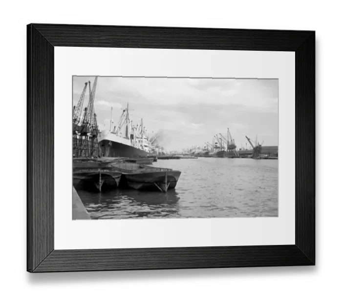 Framed Print : Royal Docks, London a002112 Framed Print : Royal Docks, London a002112