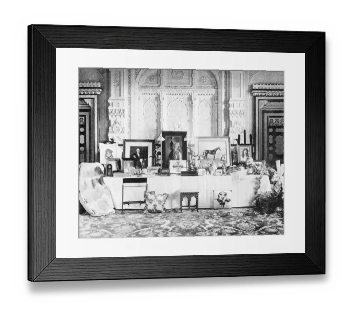Framed Print : Queen Victorias Christmas Presents 1900 D880012