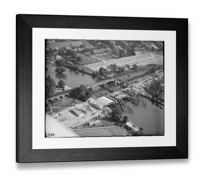 Framed Print : Twickenham Bridge under construction, app_22790_073